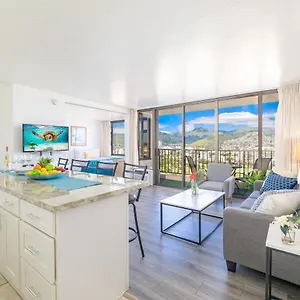 Waikiki Escapade Mountain Views Condo, Steps To With Parking Perk Apartment