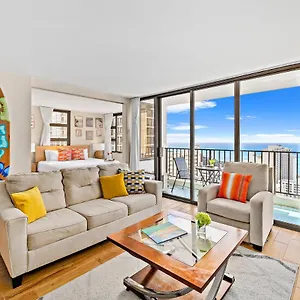 Waikiki Banyan 1br With Great Ocean Views, Steps To & Parking! Apartment