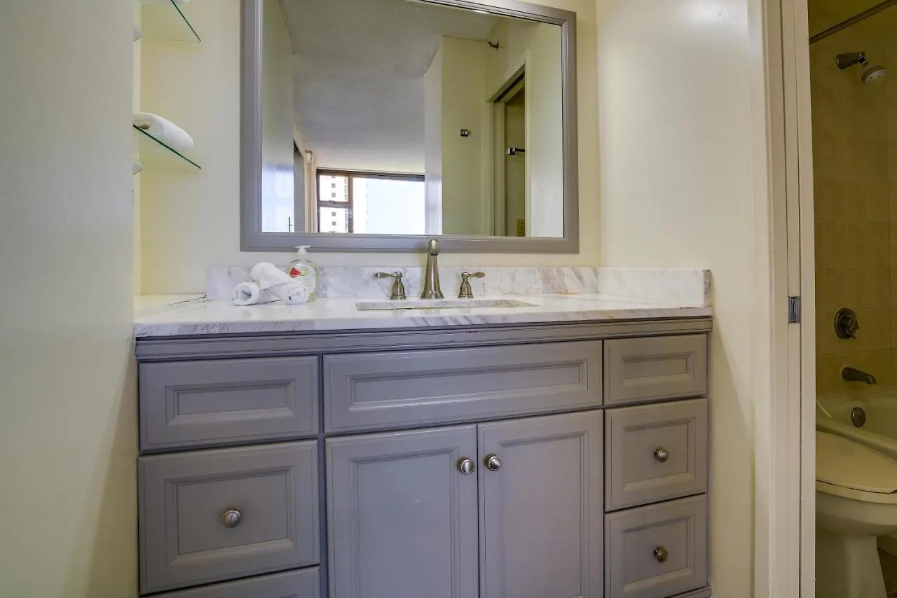 Honolulu Vacation Rental Walk To Waikiki Beach!