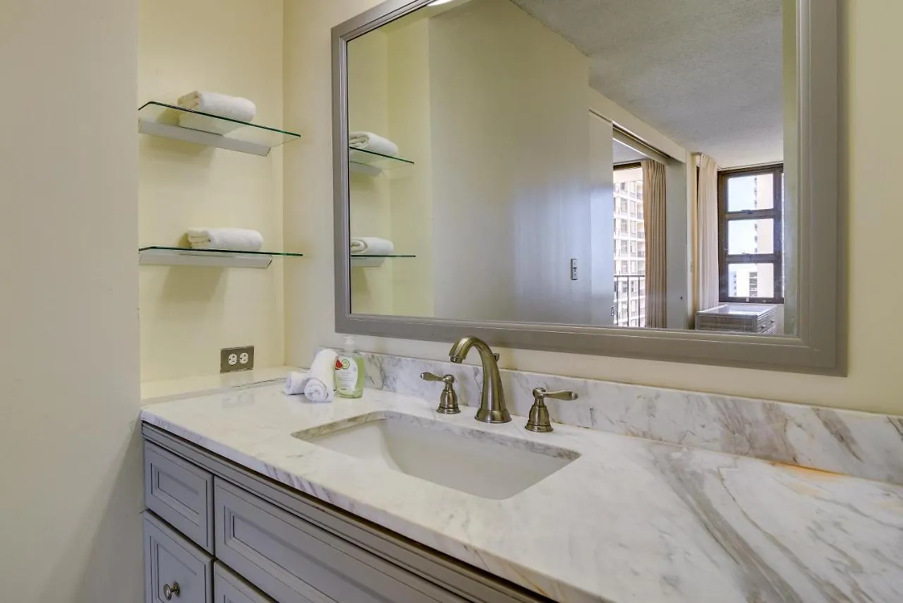 Honolulu Vacation Rental Walk To Waikiki Beach! 0*,