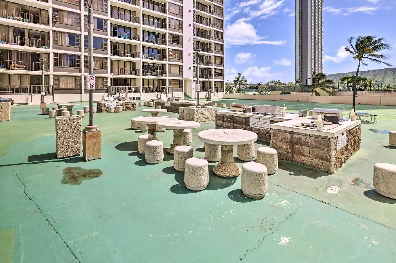 Honolulu Vacation Rental Walk To Waikiki Beach!